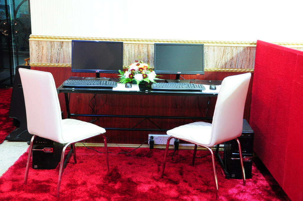 Sky Ways Hotel Dubai Buitenkant foto
